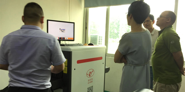 安檢機操作現場